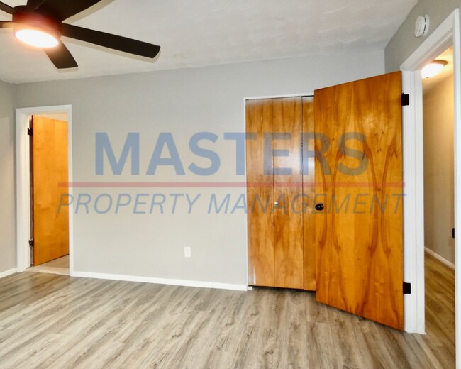 Building Photo - 2017 Garden Ln