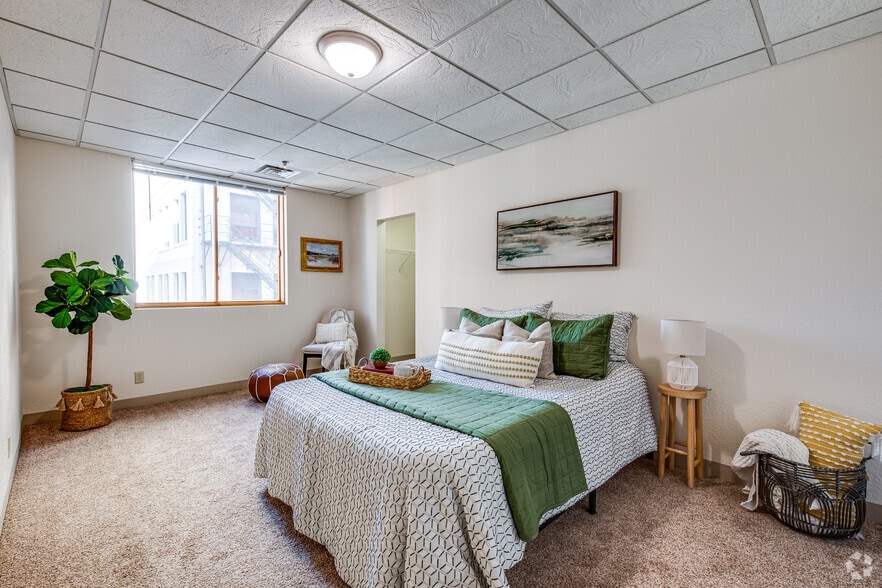 Primary Photo - The Harbours