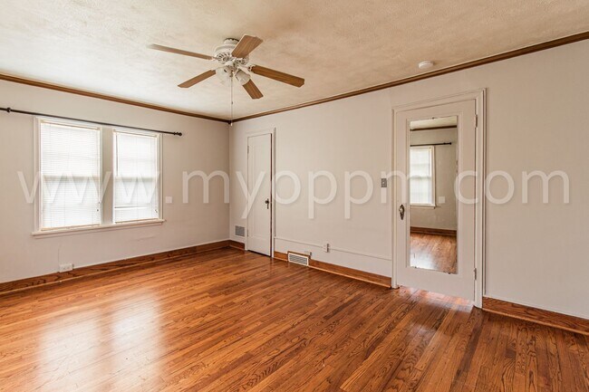 Building Photo - Unique 2Bd/1 Ba Duplex | Blackstone District
