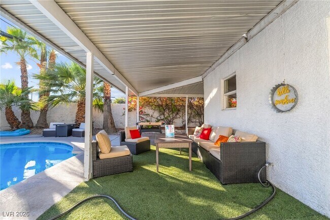 Building Photo - 2419 E Vegas Valley Dr