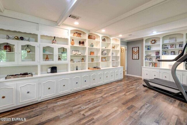 Building Photo - 108 Frances Ave