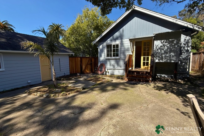 Building Photo - Charming 1 Bedroom Home with Private Yard in Pacifica