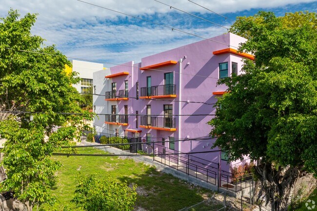 Building Photo - 626 NW 11th Ave