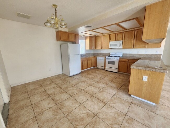 Building Photo - Beautiful 2 Bedroom Home