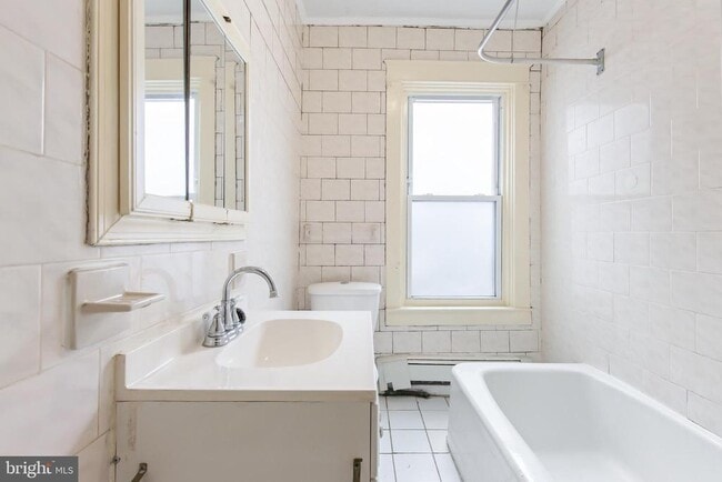 Building Photo - 443 Manor St