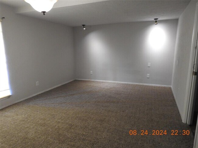 Building Photo - 6305 Westward St
