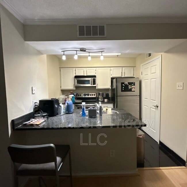 Building Photo - 1504 Lincoln Way