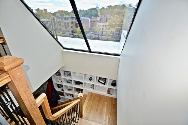 Building Photo - 1614 Beacon St