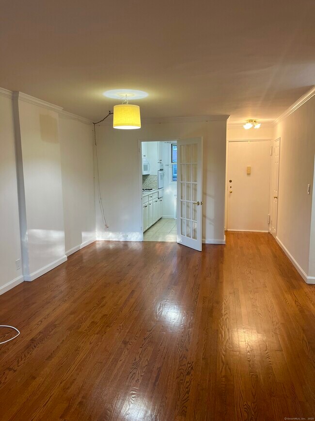 Building Photo - 71 Strawberry Hill Ave