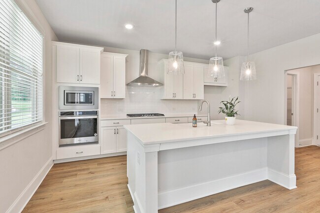 Building Photo - 335 Caledonia Ct