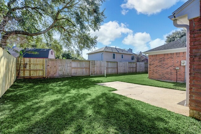 Building Photo - 5106 Spring Cir Dr