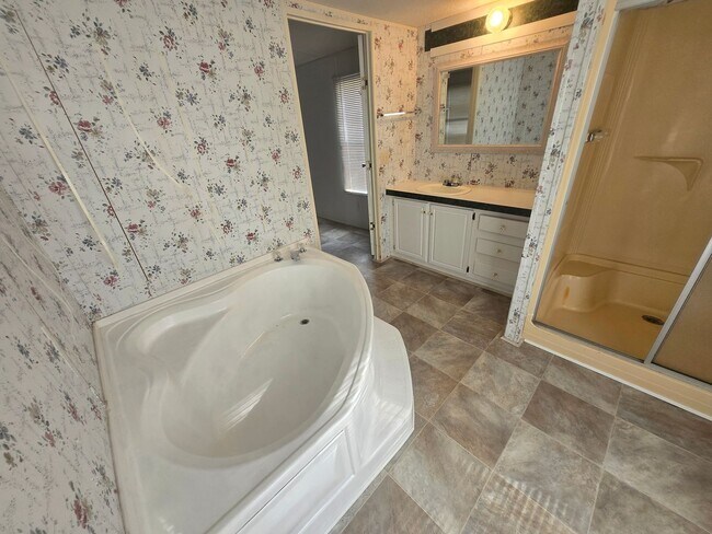 Building Photo - 2/2 Half Acre Mobile Home in Keystone Heights