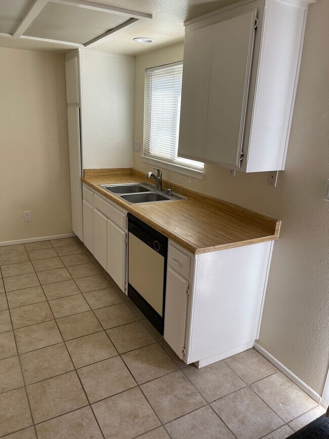 Building Photo - 12715 Navajo Pl