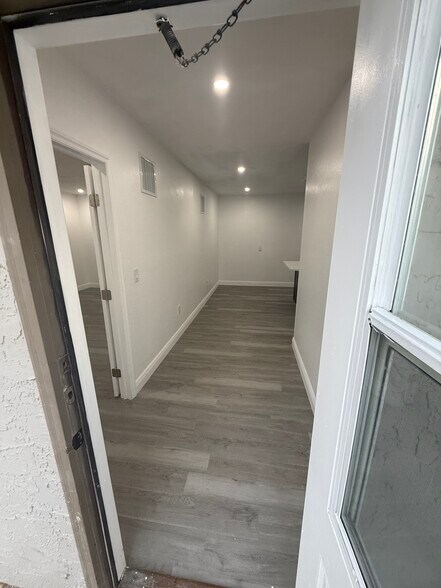 Building Photo - 2331 Glenridge Dr