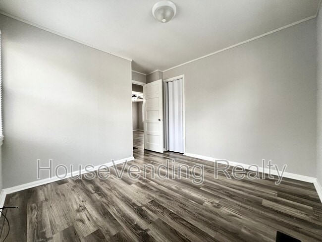 Building Photo - 507 Arthur Ave