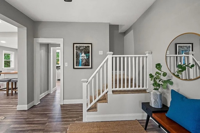 Building Photo - Gorgeous 4 or 5 bed 3.5 Bath in Madisonville!!