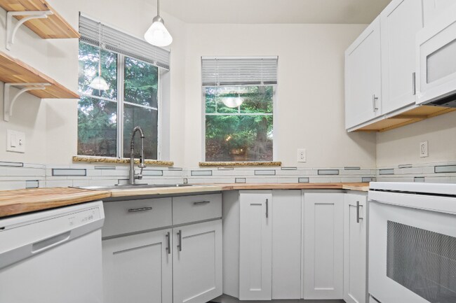 Building Photo - 5300 Harbour Pl