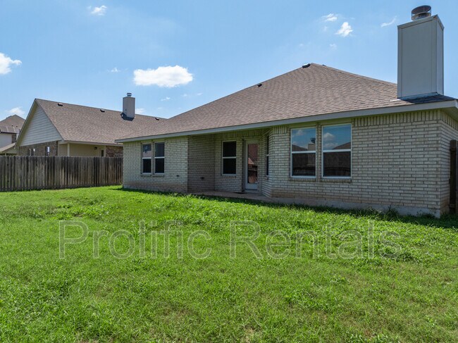 Building Photo - 6117 Verde Dr