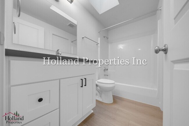 Building Photo - 9059 SW Sagert St
