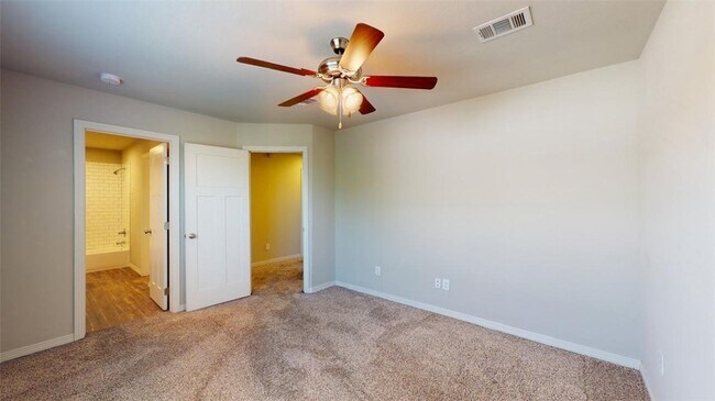 Building Photo - 914 Fairview Ave