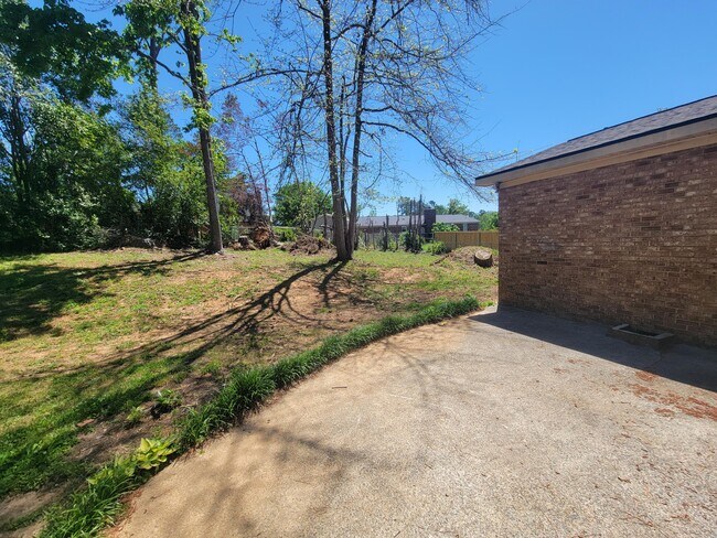 Building Photo - 4554 Glennwood Dr