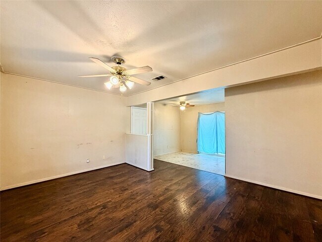 Building Photo - 806 S 1st St