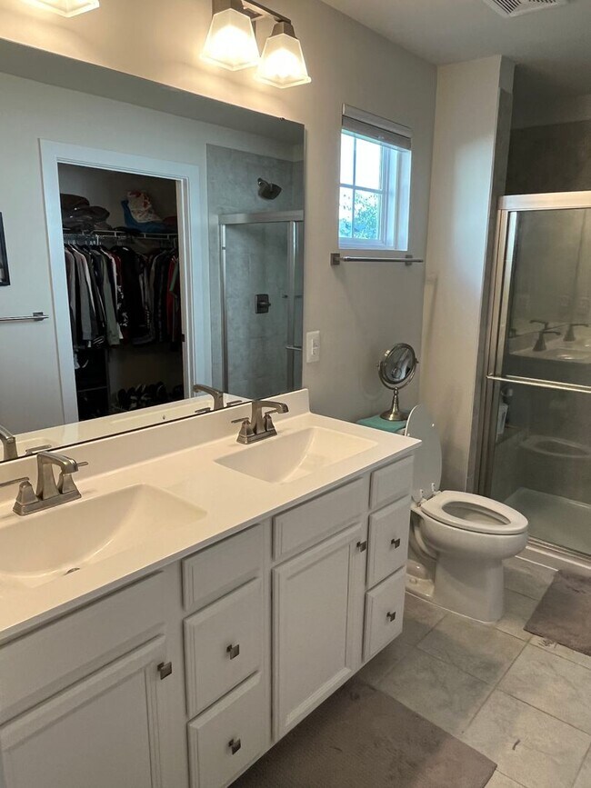 Building Photo - 3 bed 2 bath rental in Village Oaks Subdivision close proximity to Lake Monticello