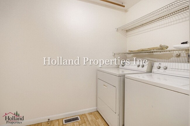 Building Photo - 13178 SW Tamera Ln