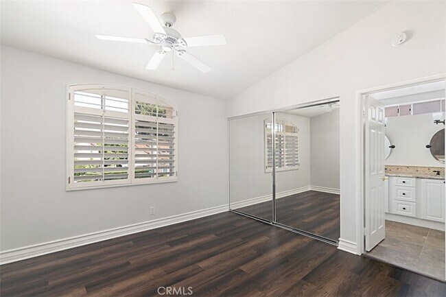 Building Photo - 24332 Kings View