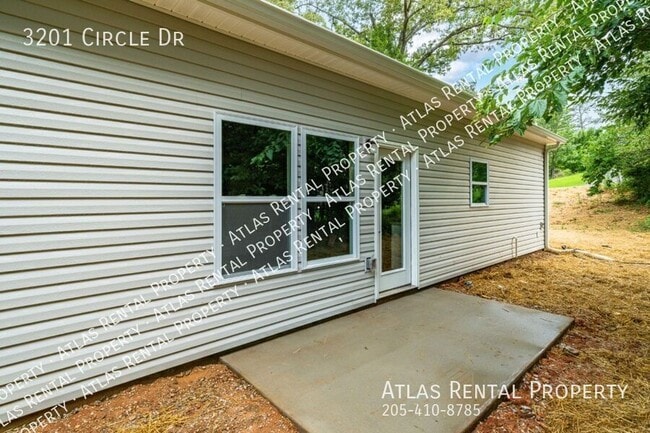 Building Photo - 3201 Circle Dr