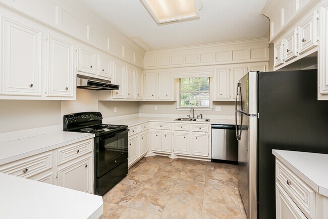 Building Photo - Beautiful Home with Great Backyard!