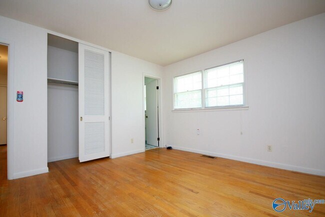 Building Photo - 3716 NW Jamestown Dr