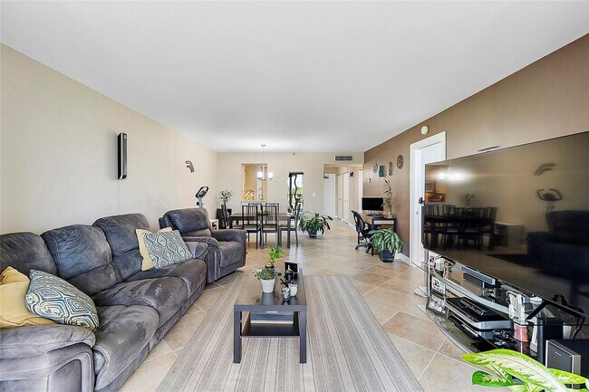Building Photo - 4550 NW 18th Ave