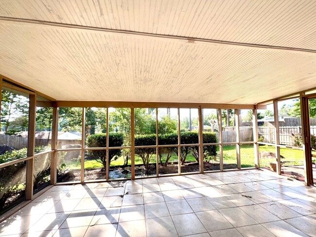 Building Photo - 308 Candlewood Dr