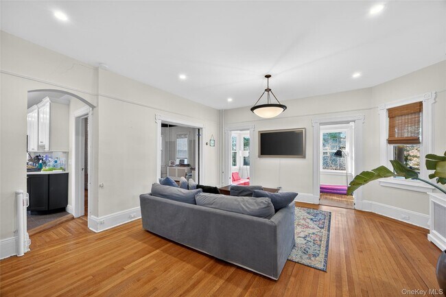 Building Photo - 121 Morris Ave