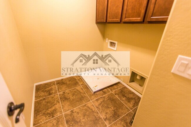 Building Photo - 976 S Adam Way