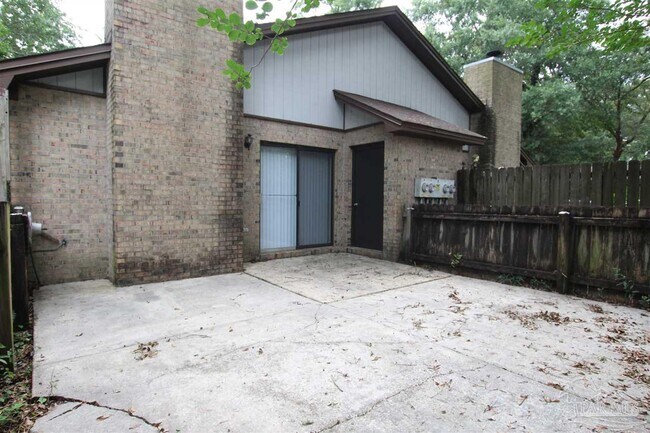 Building Photo - 9345 Chisholm Rd