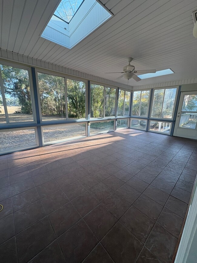 Building Photo - 120 River Ridge Rd