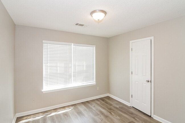 Building Photo - 495 Oakland Hills Dr