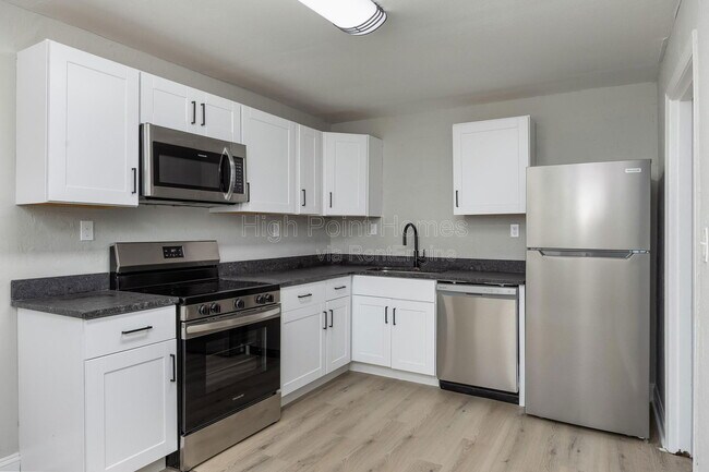 Building Photo - 1201 E 32nd St