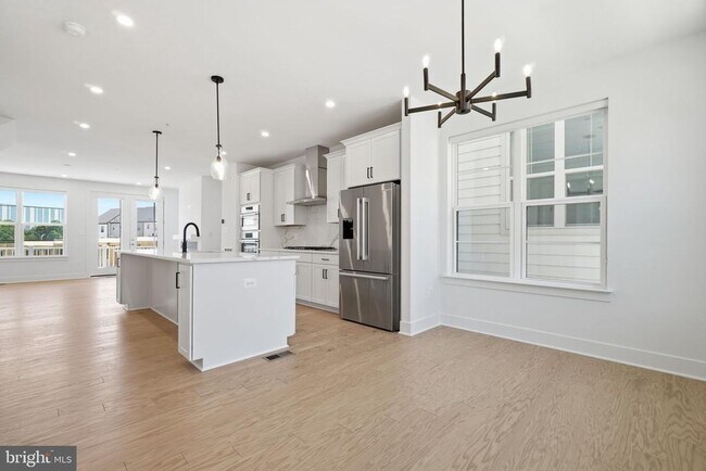 Building Photo - 10235 Dalmatian St