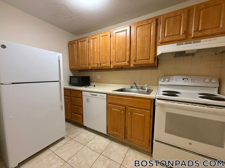 Primary Photo - 66 Homer Ave