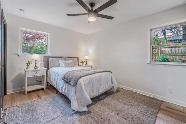 Building Photo - Furnished for lease!