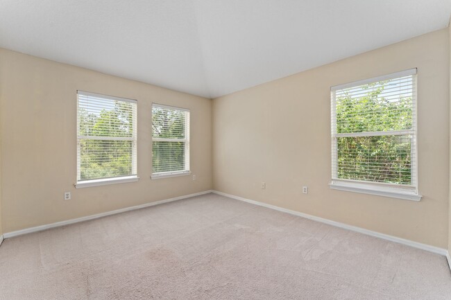 Building Photo - Nice 2/2 Condo w/Garage in Villas of East ...