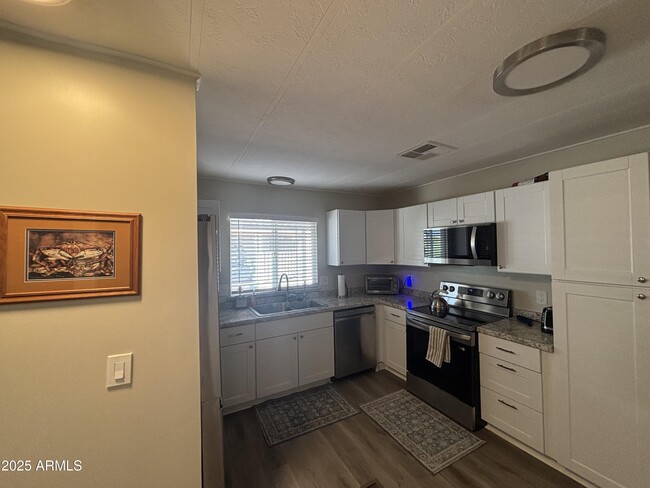 Building Photo - 3611 N Michigan Ave