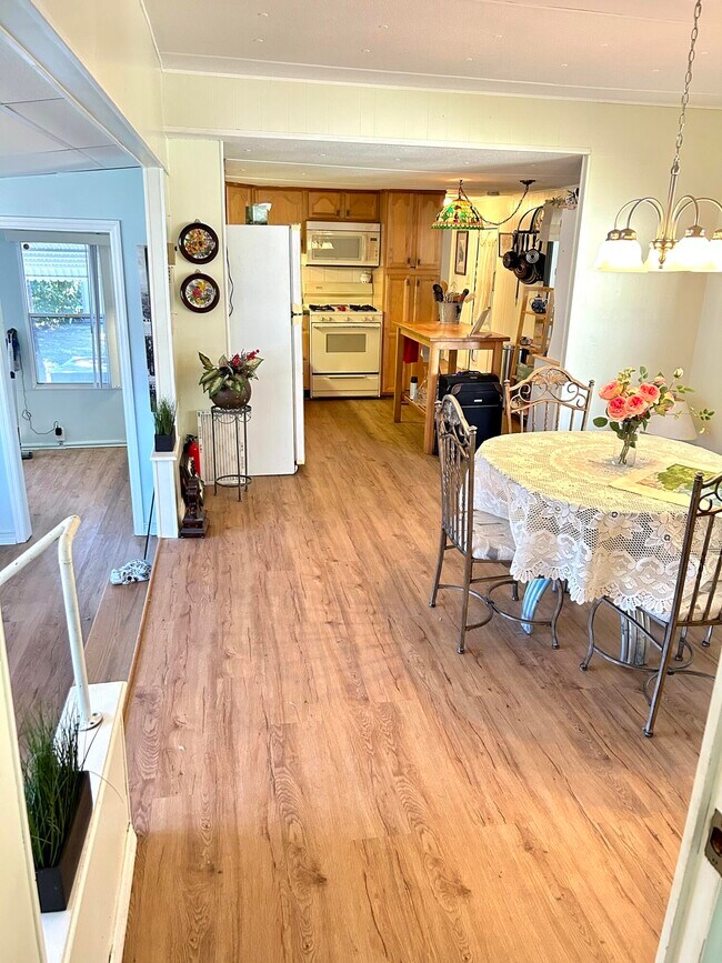 Building Photo - 425 Bougainvilla Dr