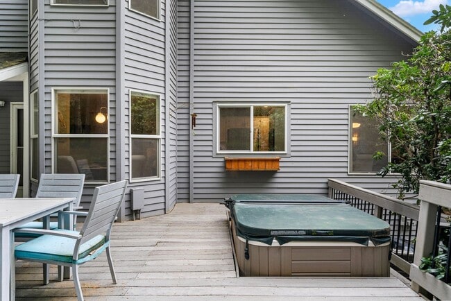 Building Photo - Private Retreat Backing to Trails in the Heart of Lake Oswego