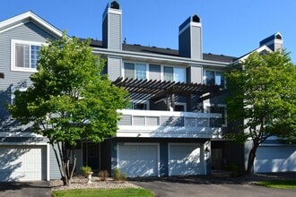 Building Photo - Beautiful 2-Bed 1.5-Bath Available Now in Plymouth!