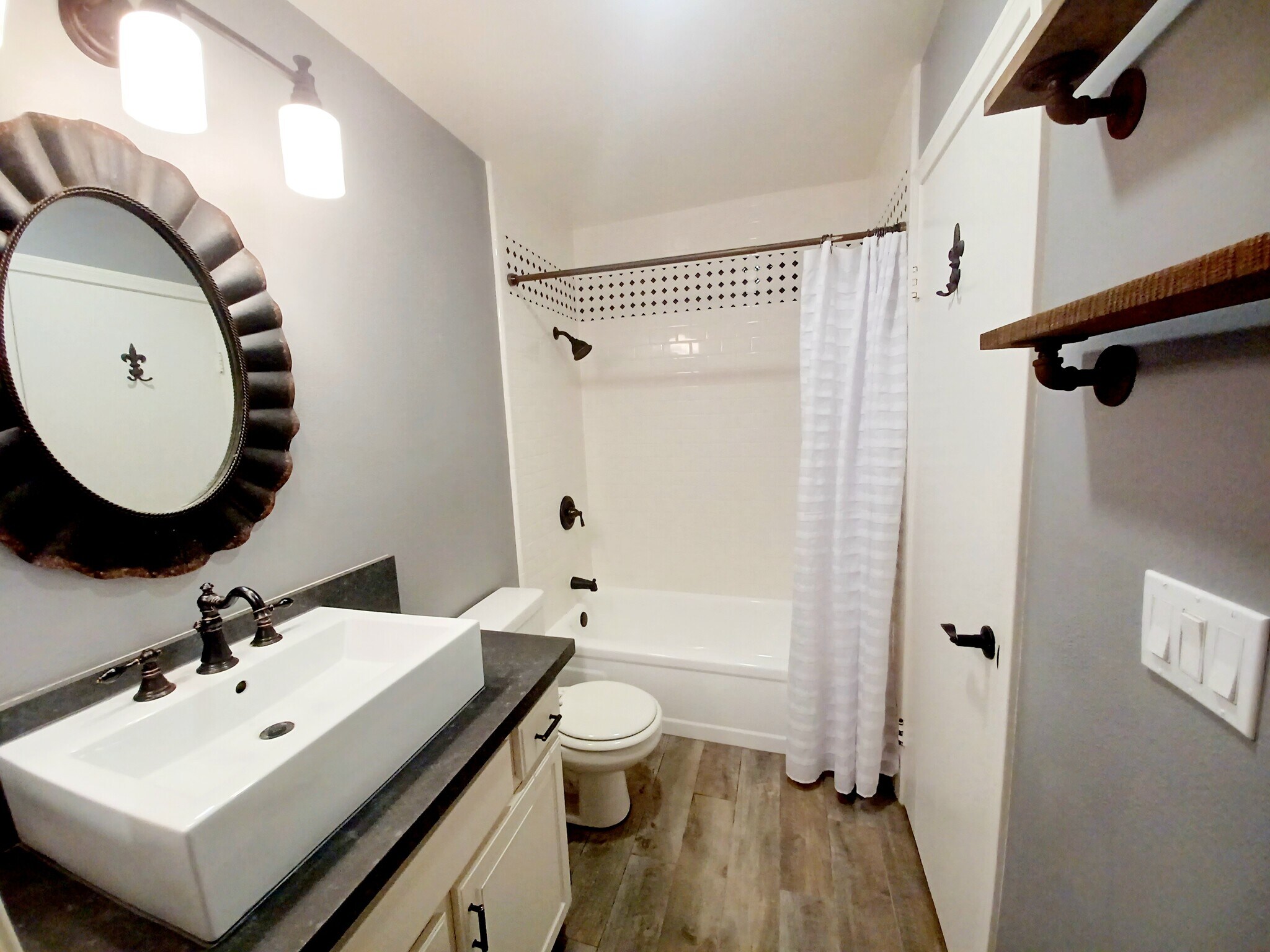 Building Photo - 3664 Clairemont Dr