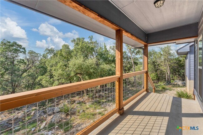 Building Photo - 1355 Estate Dr